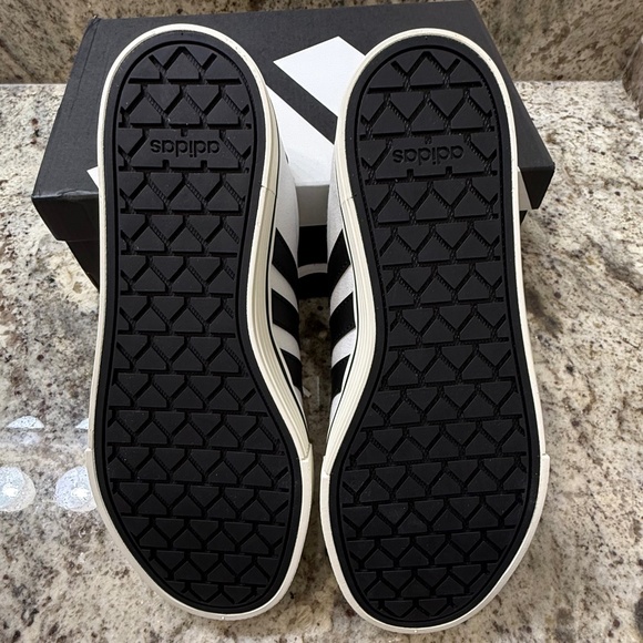 NWT Adidas Unisex Canvas Casual Sneaker White/Black/Off White (Size W6.5 / M5.5) - Picture 9 of 11